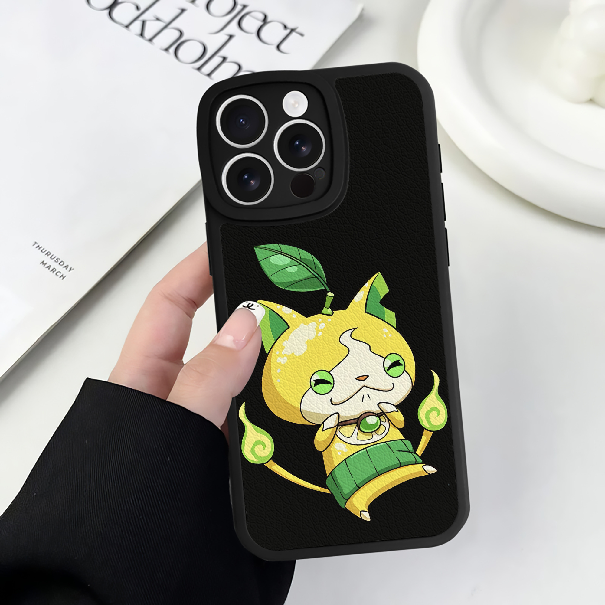 （画像用） 妖怪ウォッチ Yo-kai Watch 【iPhone 16シリーズ対応】シリコンスマホケース（レザー調） 材質：シリコン